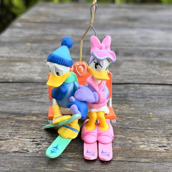 Hallmark & Disney Ornaments Donald and Daisy Duck Lovers' Lodge Surprising Gift - Picture 2 of 15